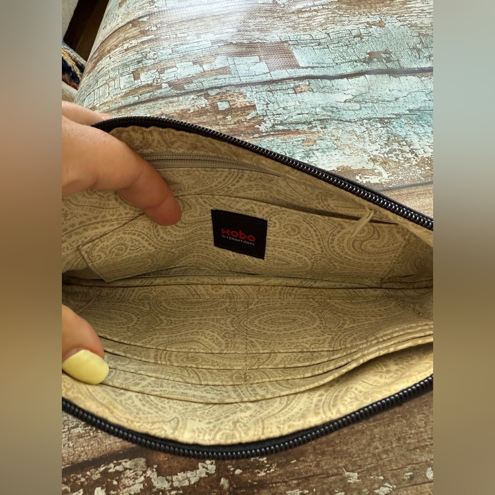HOBO black with Beige Patterned Interior Wristlet Clutch VERY PRETTY - Picture 7 of 10